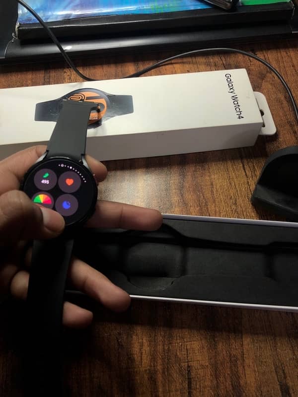 Samsung Galaxy Watch 4 1