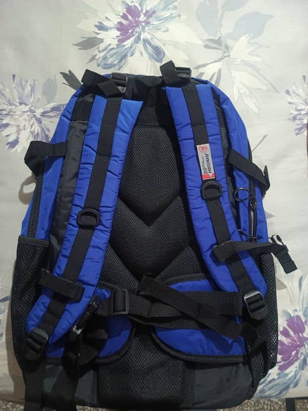 HIKING AND TRAVELING BAG 1