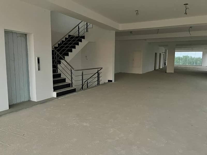 8 Marla Commercial Building Facing Fountain For Sale In Fairways Commercial Defence Raya 5