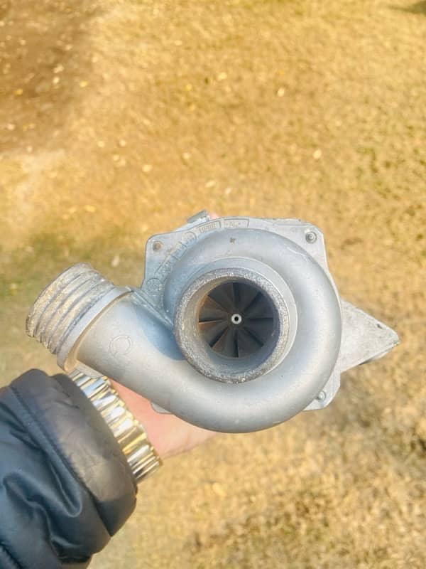 BMW electric water pump 0