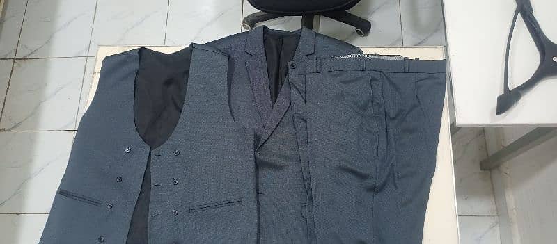 Brand New 3 piece suit 0