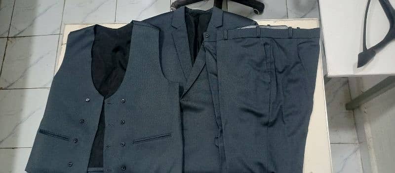 Brand New 3 piece suit 1