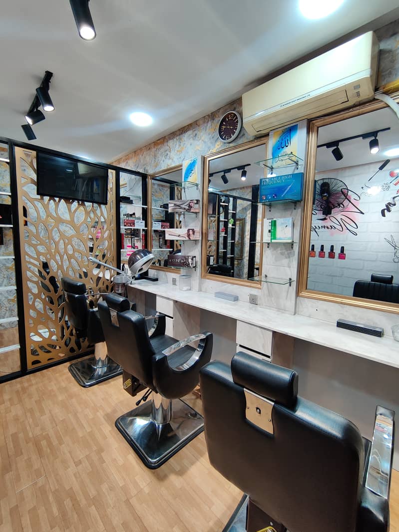 Beauty saloon for sale / complete setup sale / condition 8/10 1