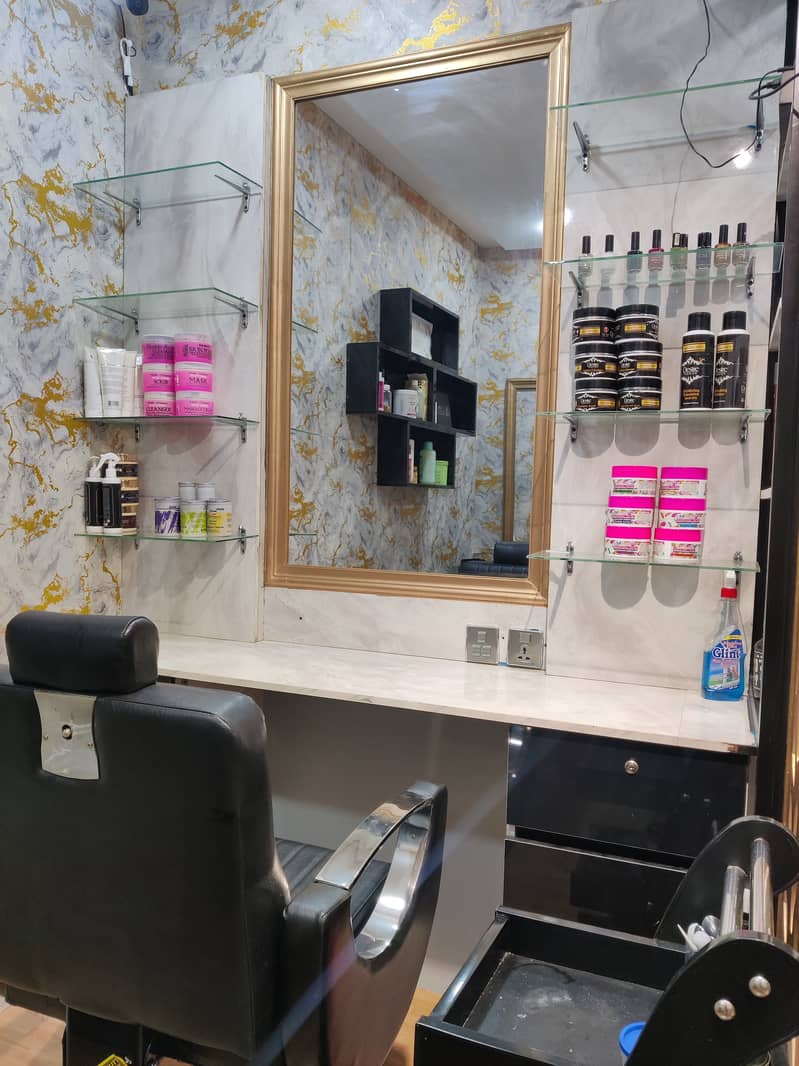 Beauty saloon for sale / complete setup sale / condition 8/10 3