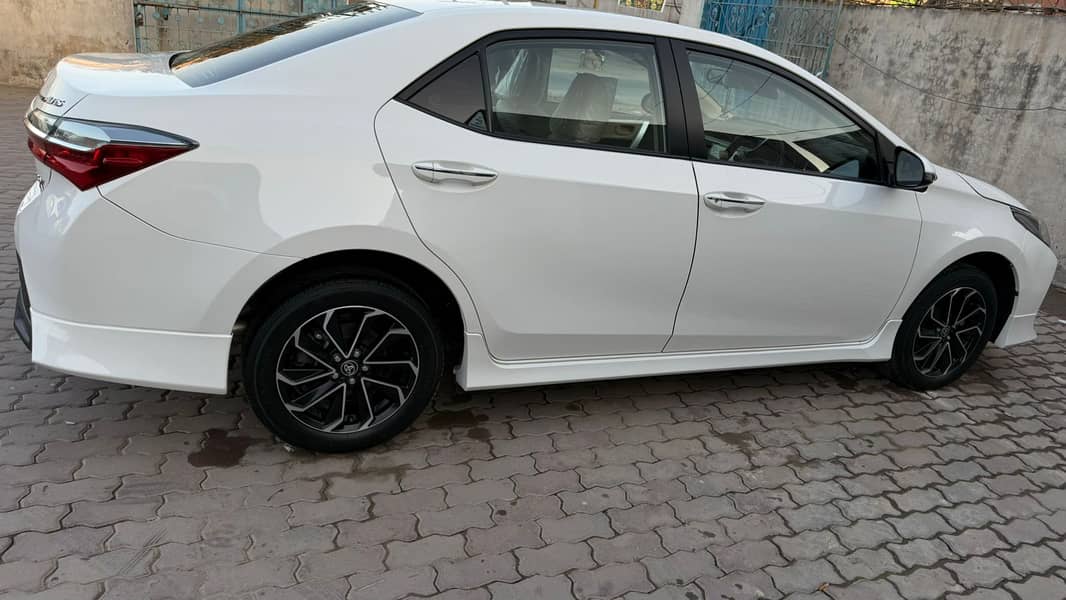 Toyota Corolla Altis 1.6 2023 model 3