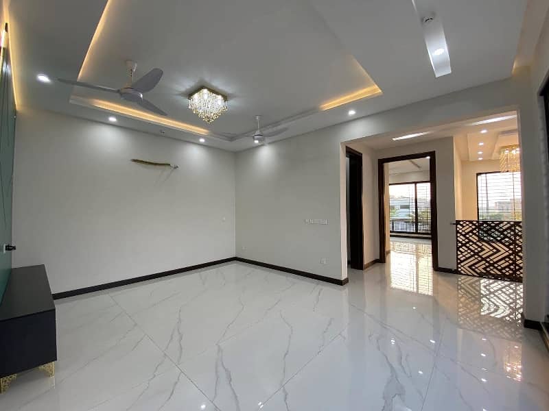 10 Marla luxury upper Portion for rent hot location bahria 7