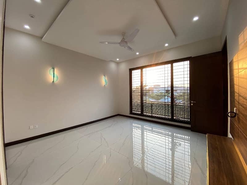 10 Marla luxury upper Portion for rent hot location bahria 8