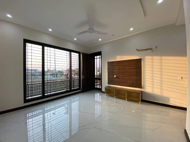 10 Marla luxury upper Portion for rent hot location bahria 9