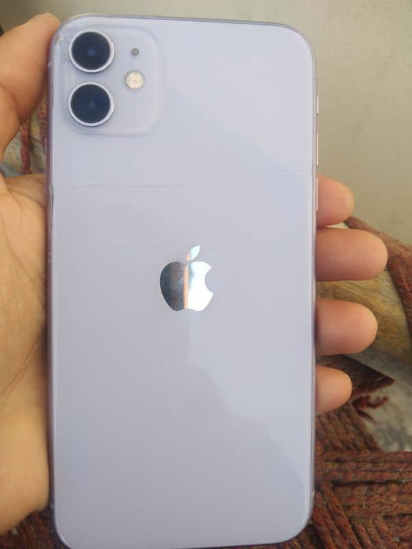 I phone 11 Non Pta 128 Gb purple back crack 1