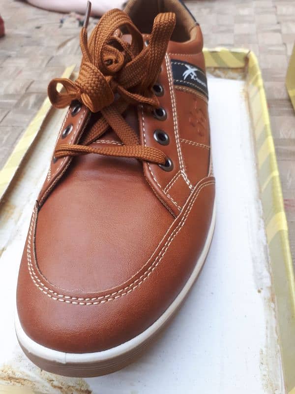 Brown sneaker shoes 1