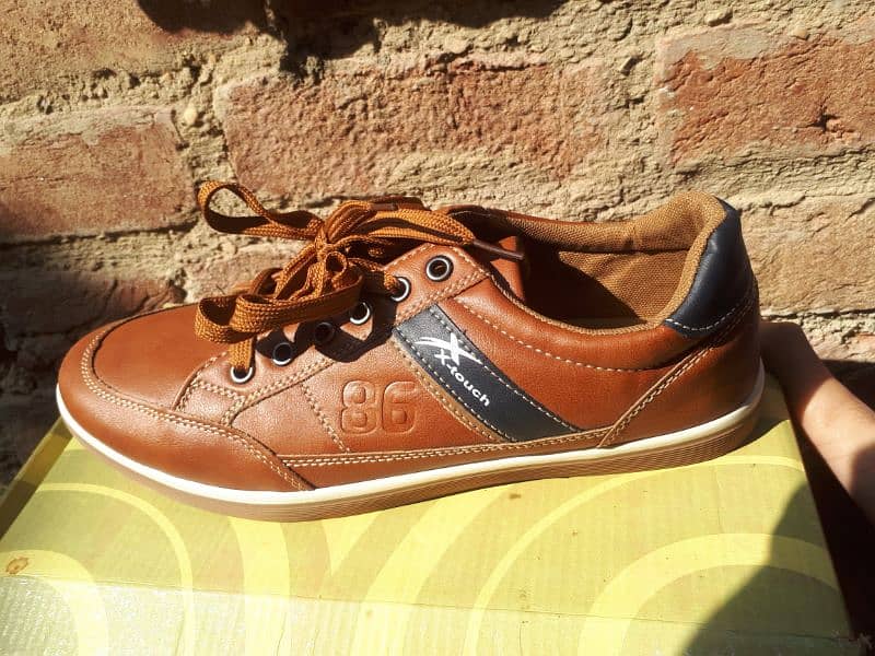 Brown sneaker shoes 2