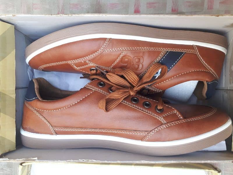 Brown sneaker shoes 3