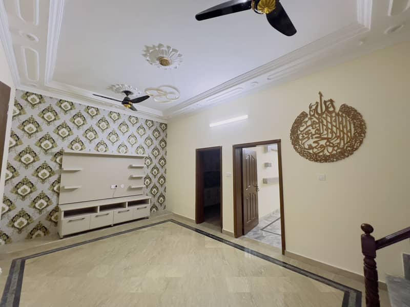 Prime 5 Marla Family Home in Johar Town - Close to All Amenities Emporium Mall 1