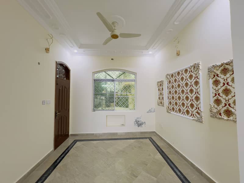 Prime 5 Marla Family Home in Johar Town - Close to All Amenities Emporium Mall 2