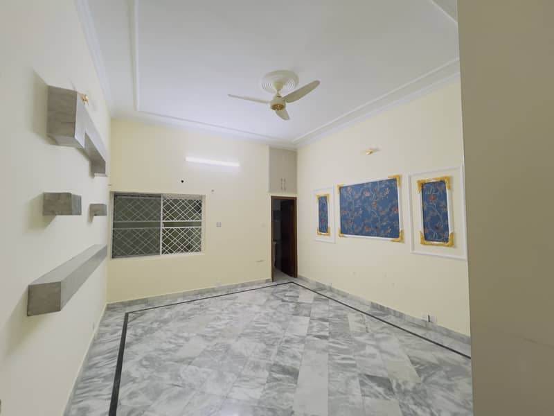 Prime 5 Marla Family Home in Johar Town - Close to All Amenities Emporium Mall 3