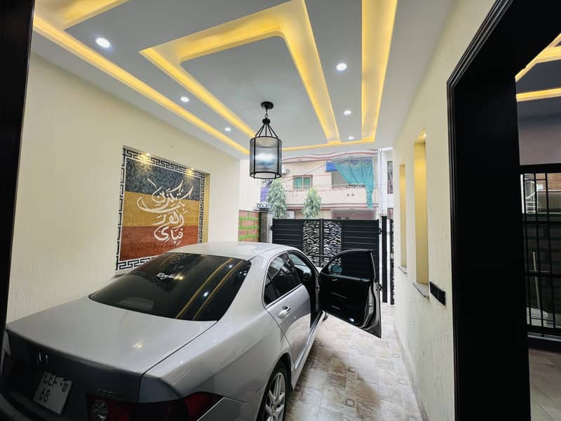 Modern 5 Bedroom House In Johar Town Phase 2 - Ideal Family Home Investment Opportunity 1