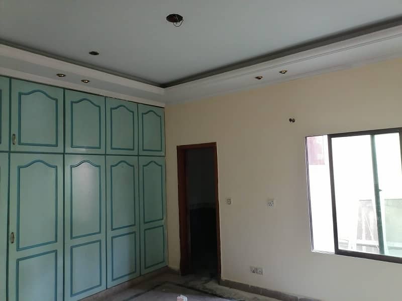 In Johar Town Phase 2 - Block J House Sized 1 Kanal For Sale 3