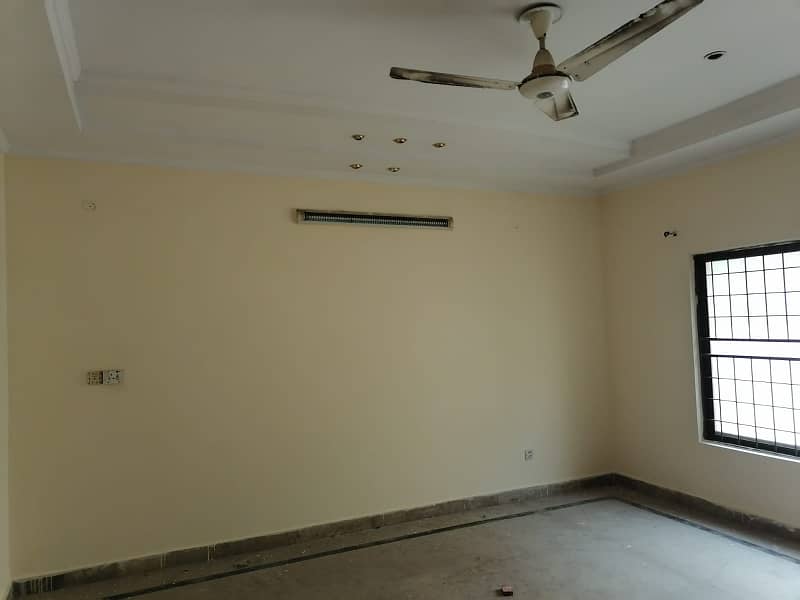 In Johar Town Phase 2 - Block J House Sized 1 Kanal For Sale 7