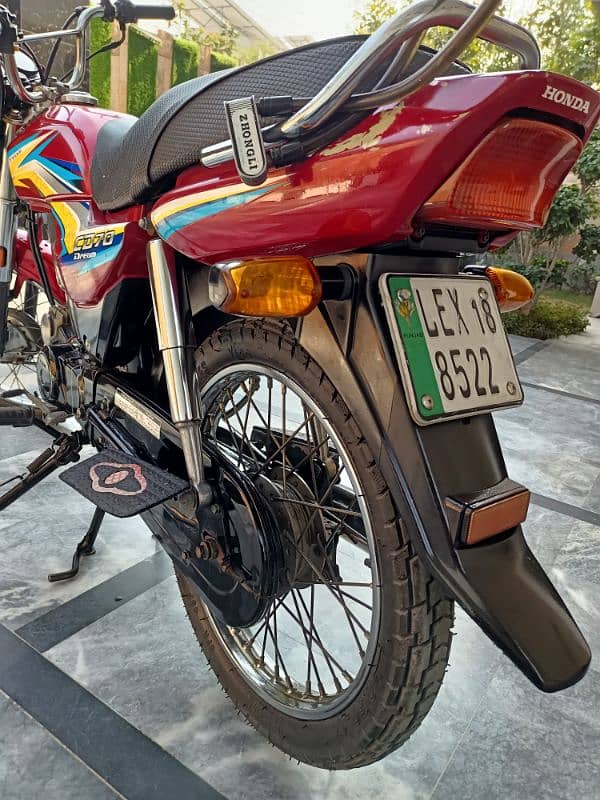 Honda CD 70 Dream 9