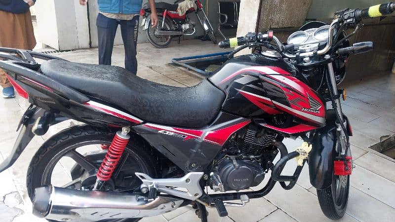 honda CB 150 cc self start use but like newly 3