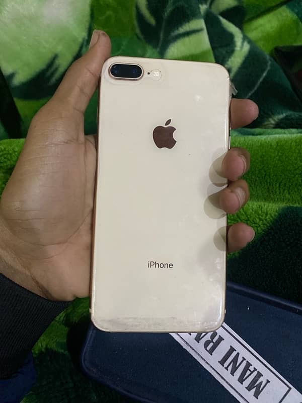 i phone 8 plus golden coulr 64 gb or battery health 80 2