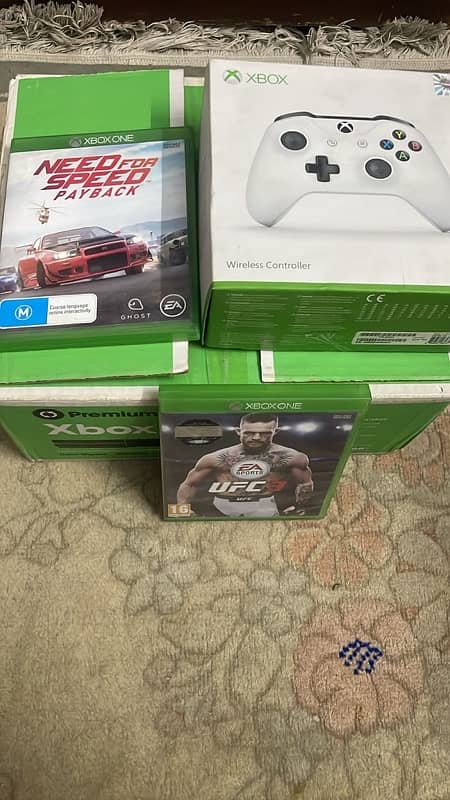 Xbox One S 500gb- 2 controllers 3