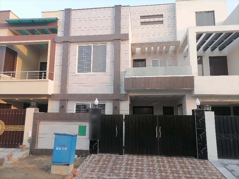 Ideally Located House Of 5 Marla Is Available For sale In Lahore 0