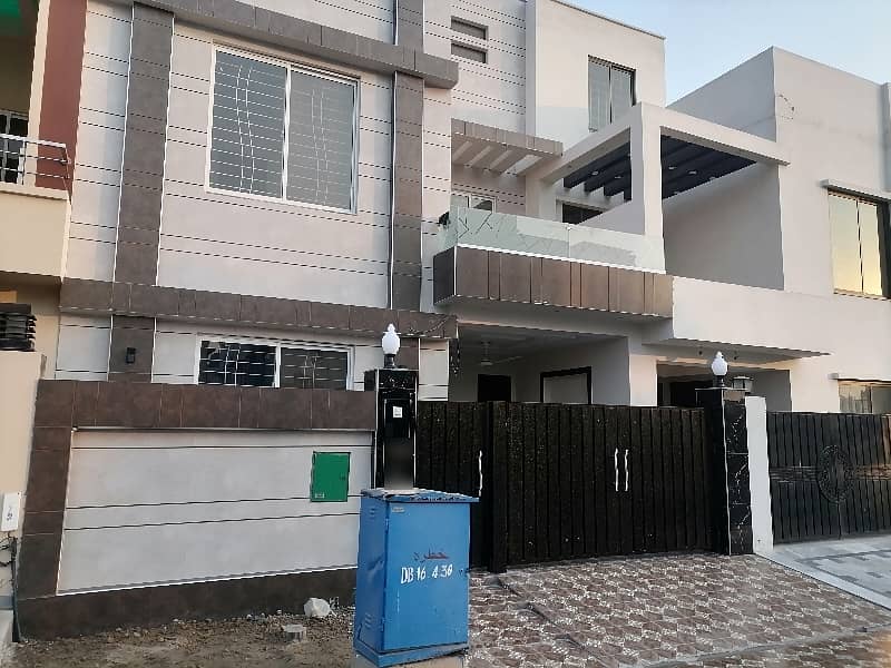 Ideally Located House Of 5 Marla Is Available For sale In Lahore 2