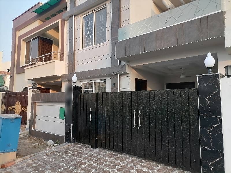 Ideally Located House Of 5 Marla Is Available For sale In Lahore 4