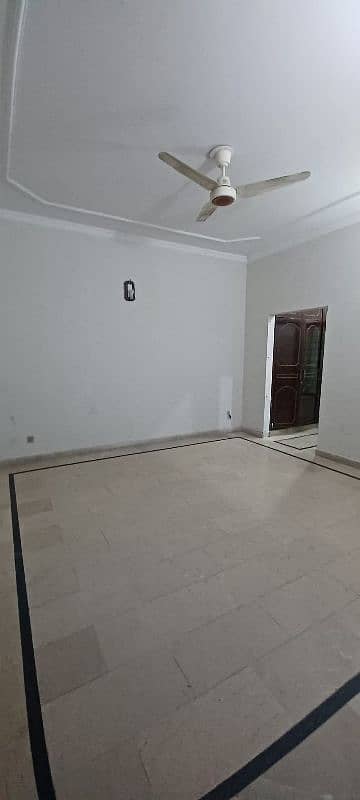 12marla ground portion avilebal for rent 4