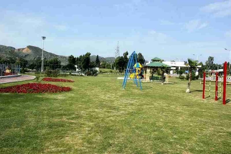 Educational institute plot for sale in B17 Islamabad 12