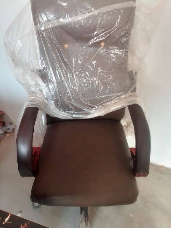 BRAND NEW REVOLVING CHAIR AT VERY REASONABLE PRICE 3