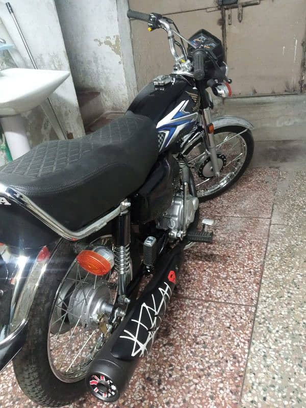 Honda cg125 2025model complt docs all punjab registered nmbr lga hua 2