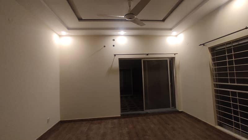 1 Kanal Upper Portion Available For Rent 6