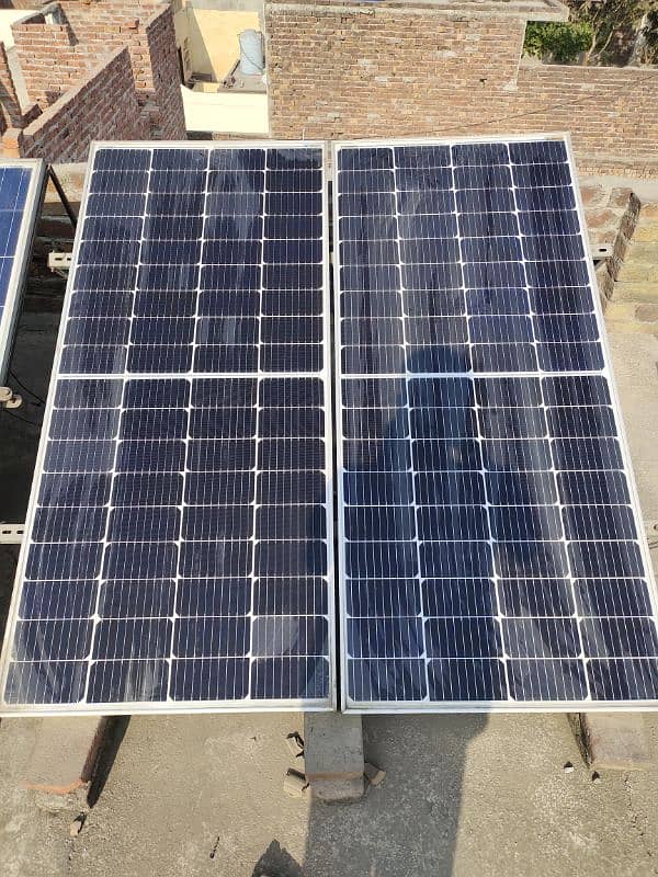 4 solar panels  2-150 watt and 2-250 watt with stands 0