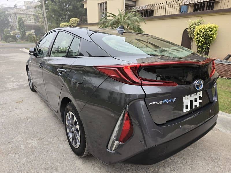 Toyota Prius 2018 1