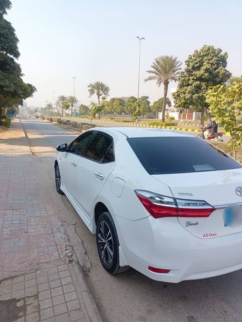 Toyota Corolla Altis 2020 1.8 Grande 2