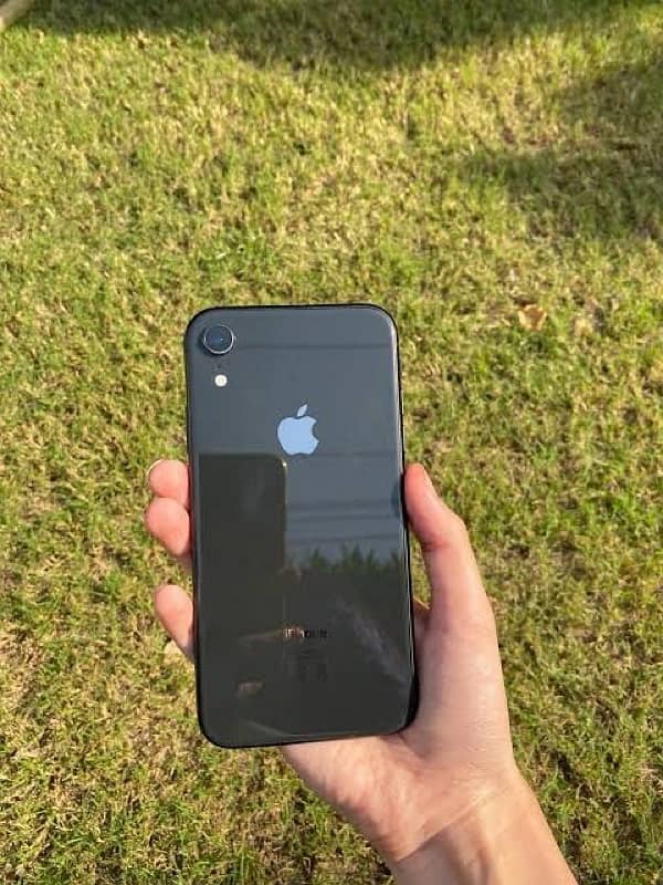 Iphone XR 64Storage, Sim Locked ,Battery Health 78% Back Black All Ok 2