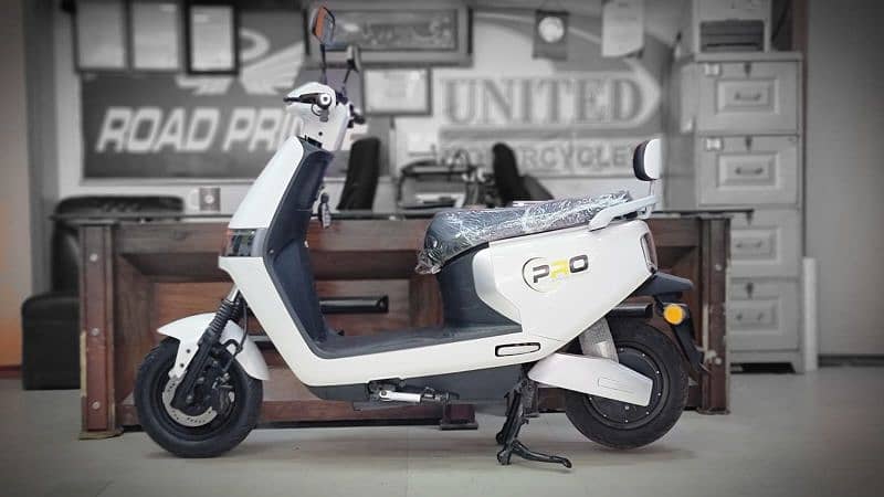 Crown PRO Model Electric Scooty 1