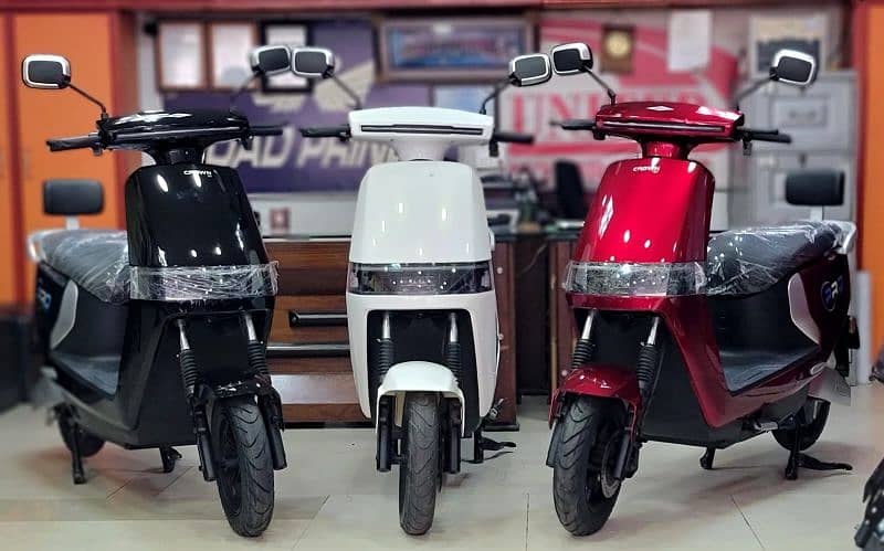 Crown PRO Model Electric Scooty 3