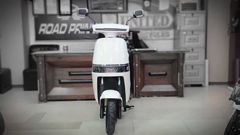 Crown PRO Model Electric Scooty 4