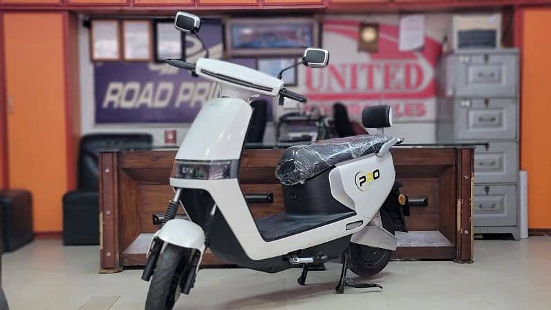 Crown PRO Model Electric Scooty 5