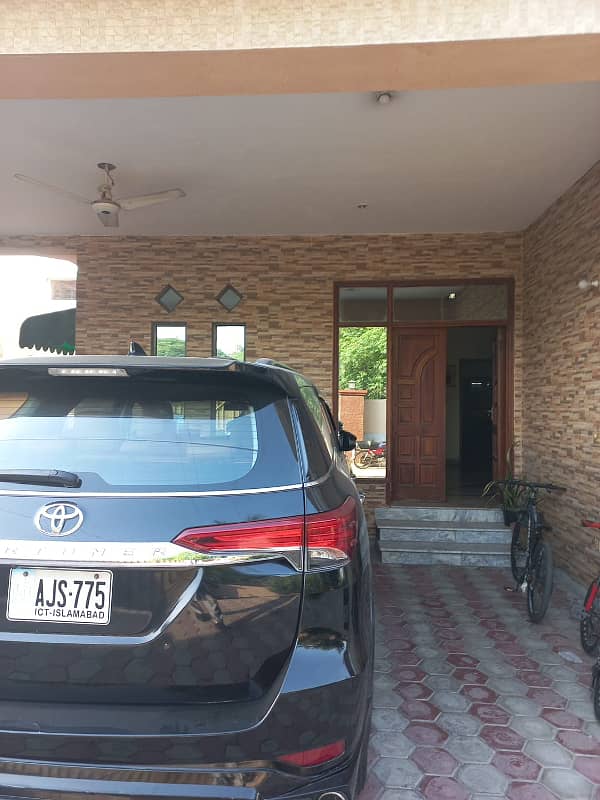 BEST FOR SCHOOL COLLEGE HOSTEL 2 KANAL 4TH STOREY HOUSE AVAILABLE FOR SALE IN WAPDA TOWN PHASE 1 - BLOCK D2 14