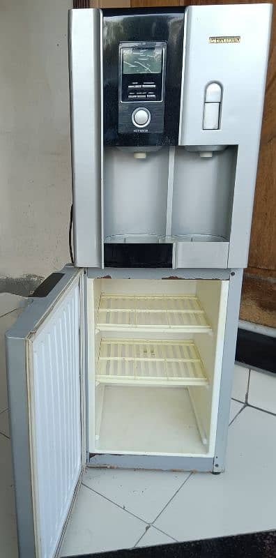 Electrolux Big size (water dispenser)for sale in good condition 1