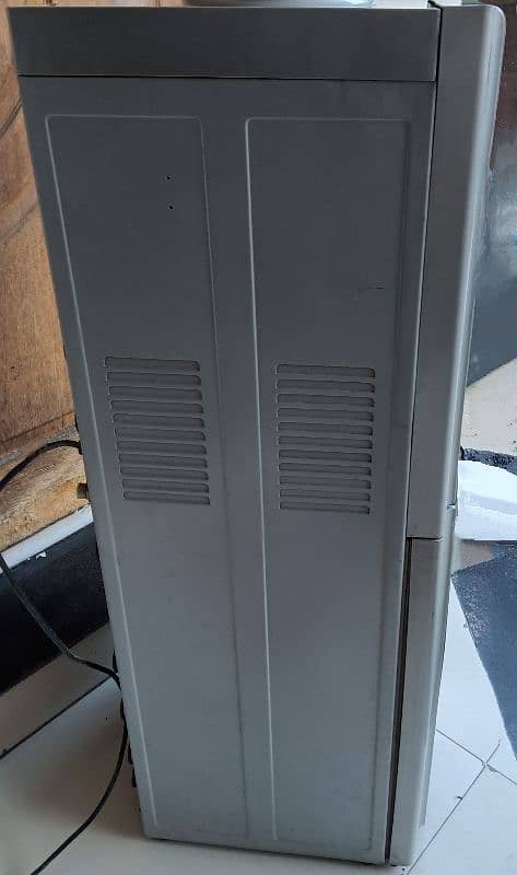 Electrolux Big size (water dispenser)for sale in good condition 3