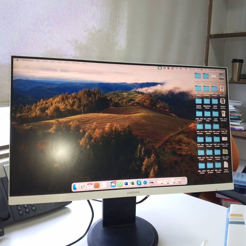 Samsung USB C Monitor (23.8") 7