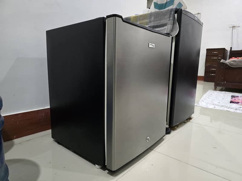 Room Mini Refrigerator Excellent Condition and Powerful Cooling 2