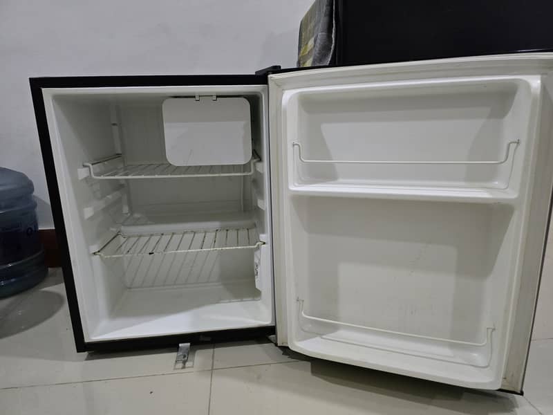 Room Mini Refrigerator Excellent Condition and Powerful Cooling 5