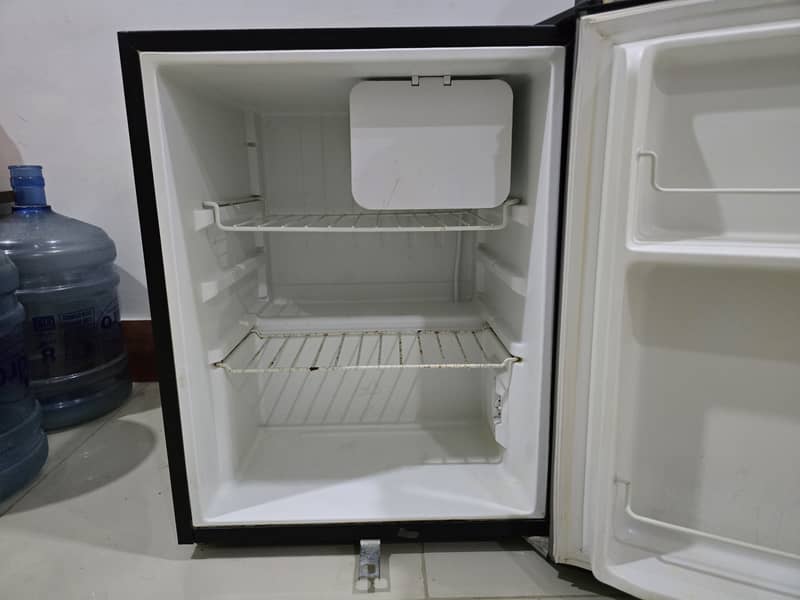 Room Mini Refrigerator Excellent Condition and Powerful Cooling 6