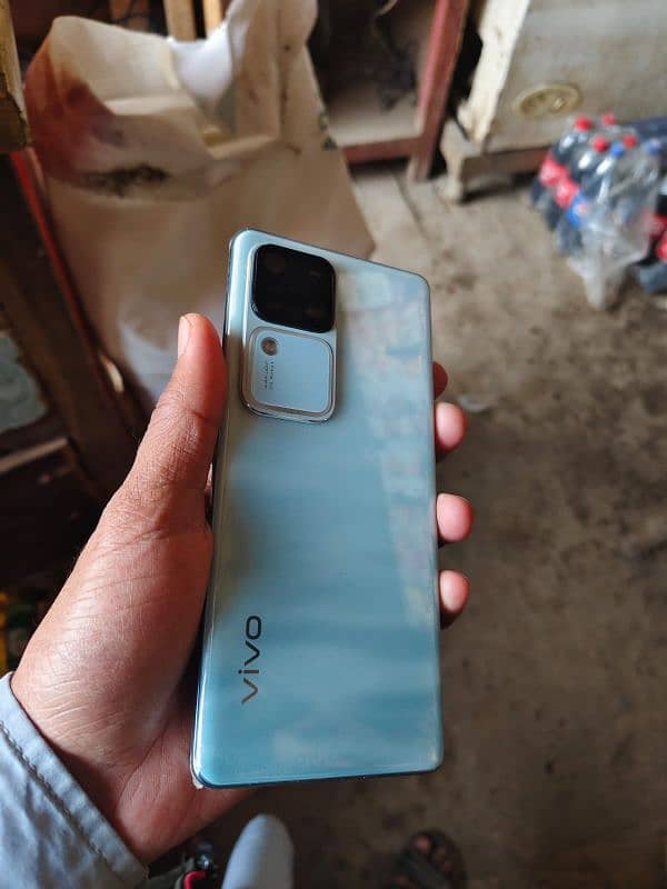 Vivo v30 10/10 condition for sale ony serious buyers can contact. 0